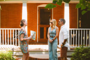 After you meet with a mortgage lender, start your home search by finding a good real estate buyer agent. Agents for Home Buyers will help you set your new home checklist and prepare for a house tour sprint.